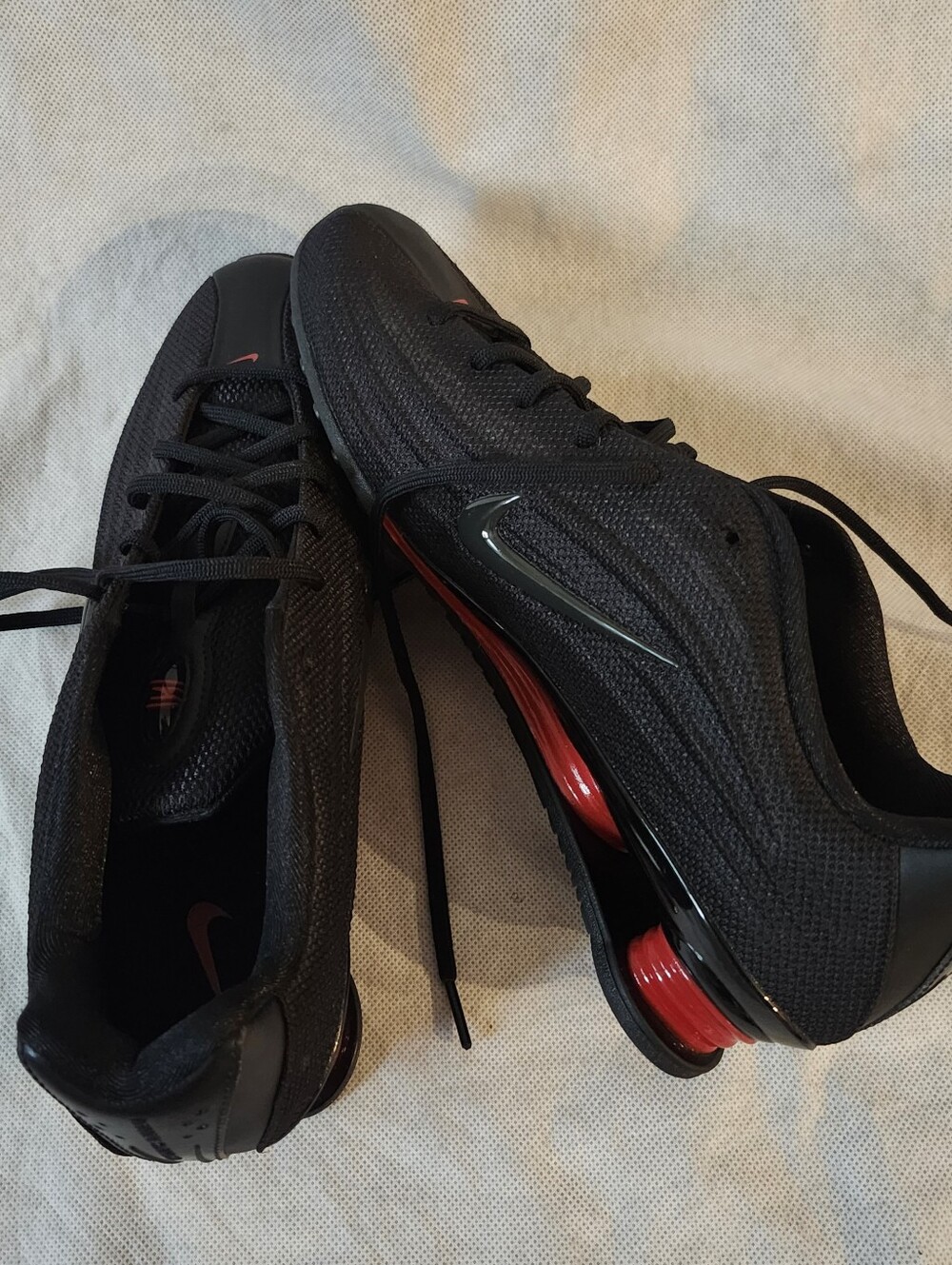 Nike Shox Z Women's Black & University Red Sneakers Sz 11